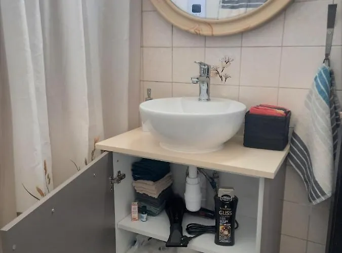 Artemis Boutique 2 *