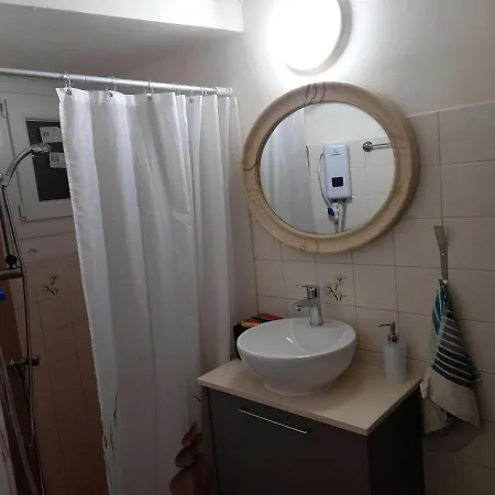 Artemis Boutique 2 *