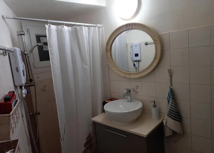 Artemis Boutique 2 *