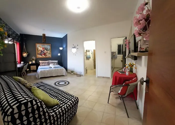 Artemis Boutique 2 *